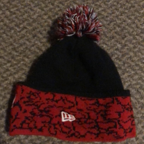New Era Chicago Bulls Beanie (Red/Black) - Picture 2 of 3